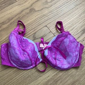 Victoria’s Secret 36C underwire lace bra